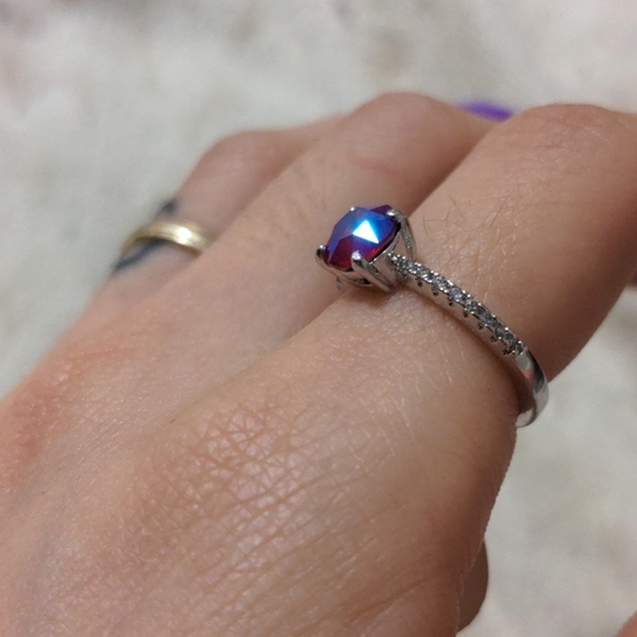 Red gemstone ring - Picture 2 of 3